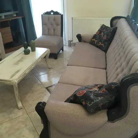 Lejlighed Zigres House *